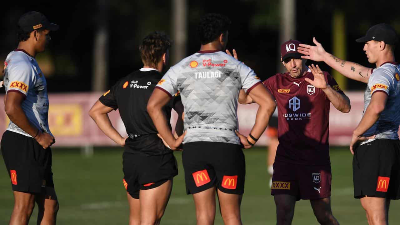 Billy Slater talks to Kalyn Ponga and Reece Walsh.