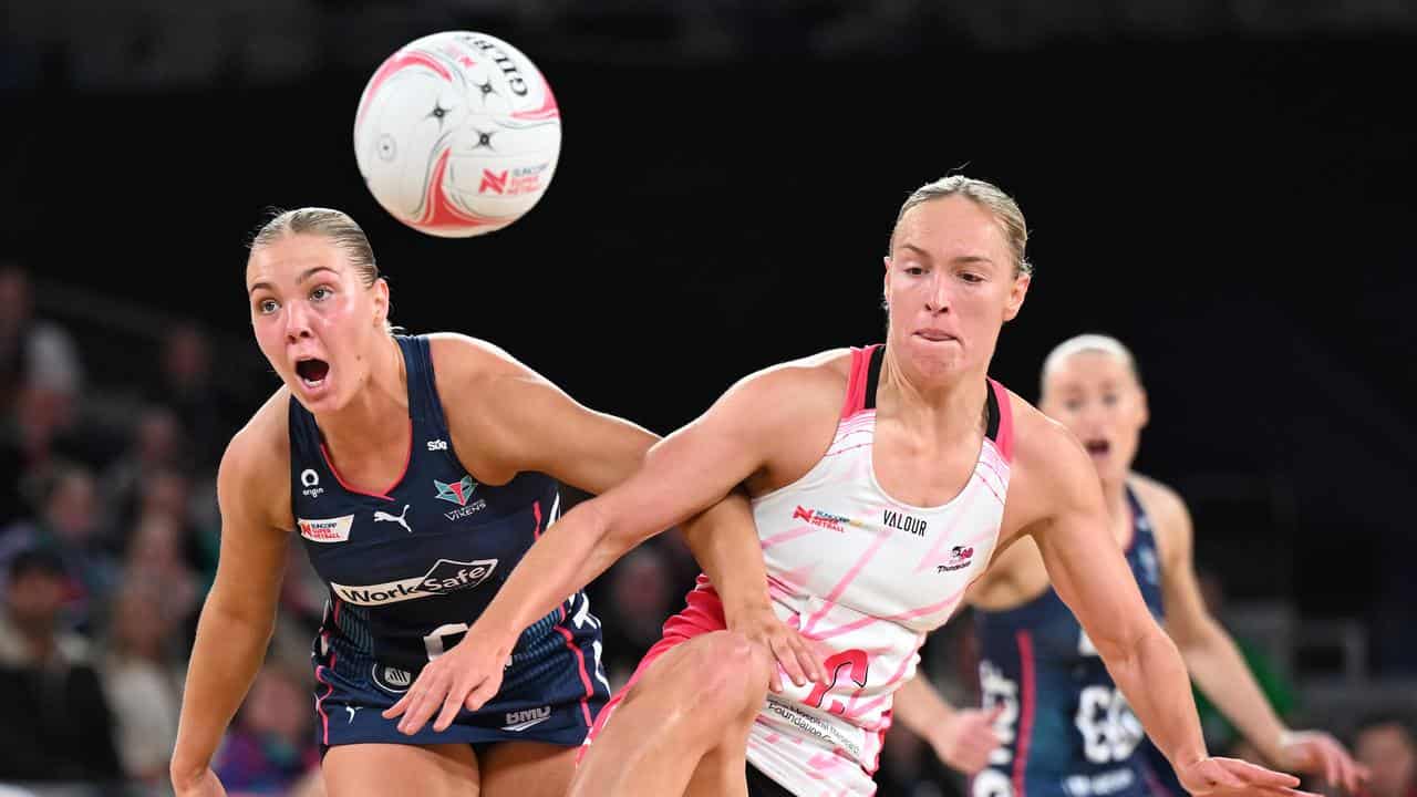 Kate Moloney of the Vixens (left) and Hannah Petty of the Thunderbirds