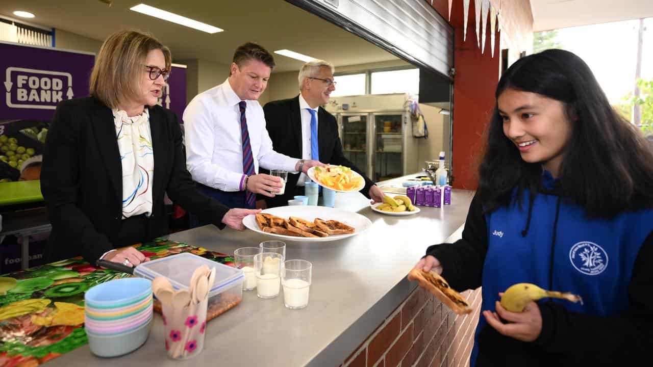 Jacinta Allan serves students breakfast