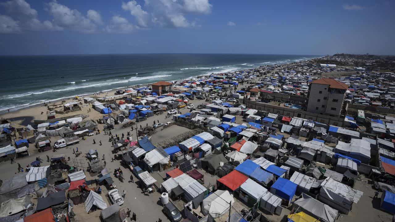 Makeshift tent camp in Deir al Balah