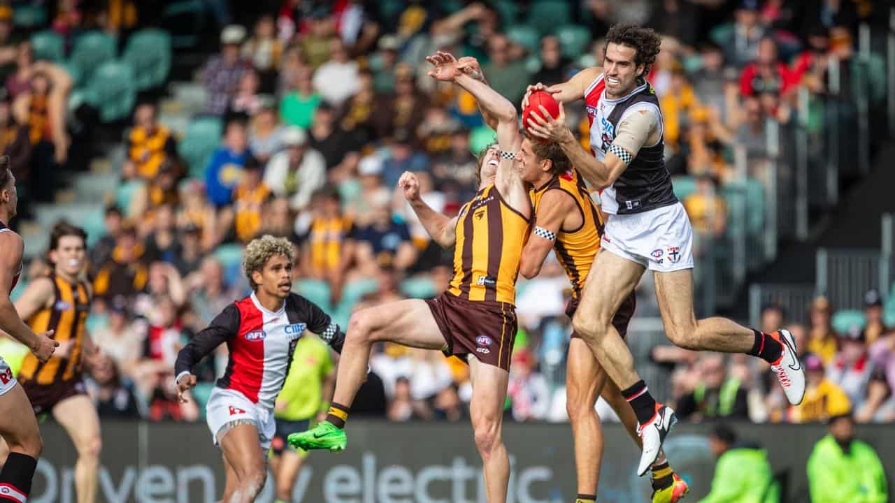 St Kilda's Max King (right).