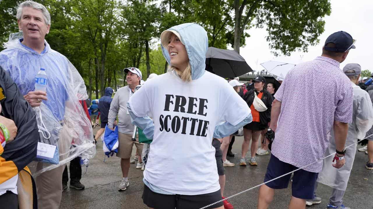 Fan wearing Scheffler shirt