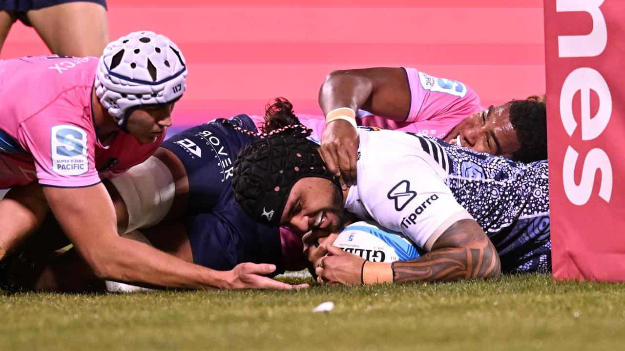 Jahrome Brown scoring a try.