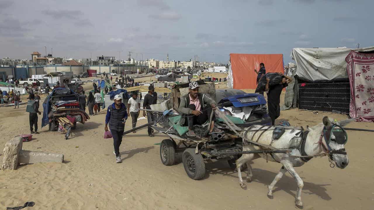 Palestinians fleeing from the southern Gaza city of Rafah