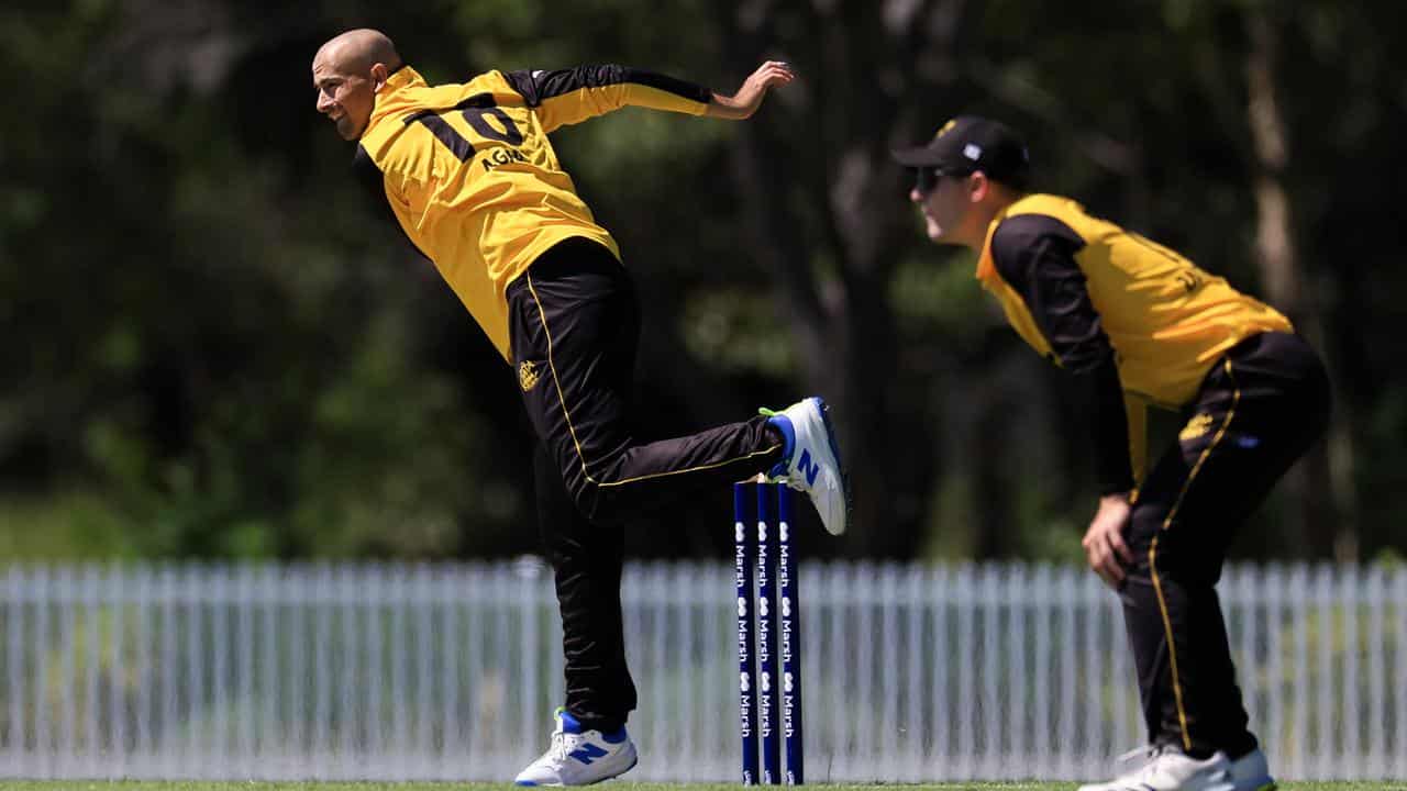 Ashton Agar (left).