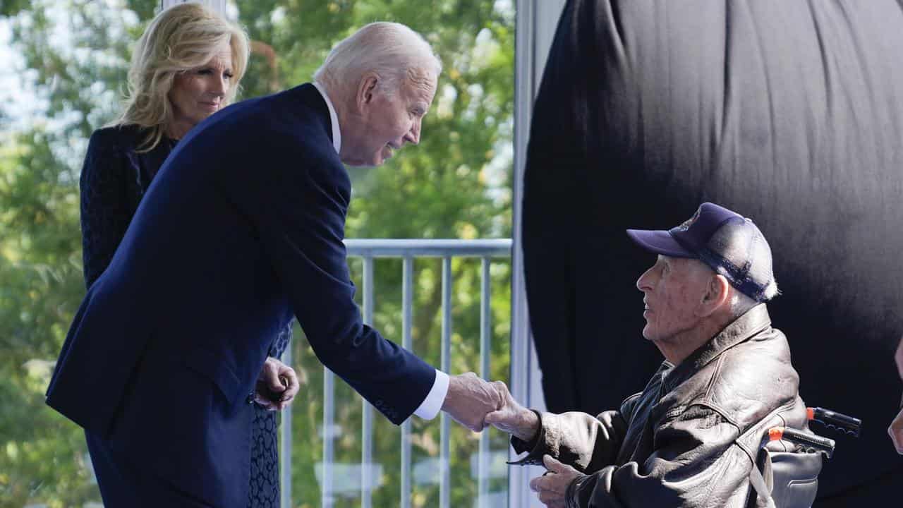 Joe Biden and Jill Biden with World War II veteran