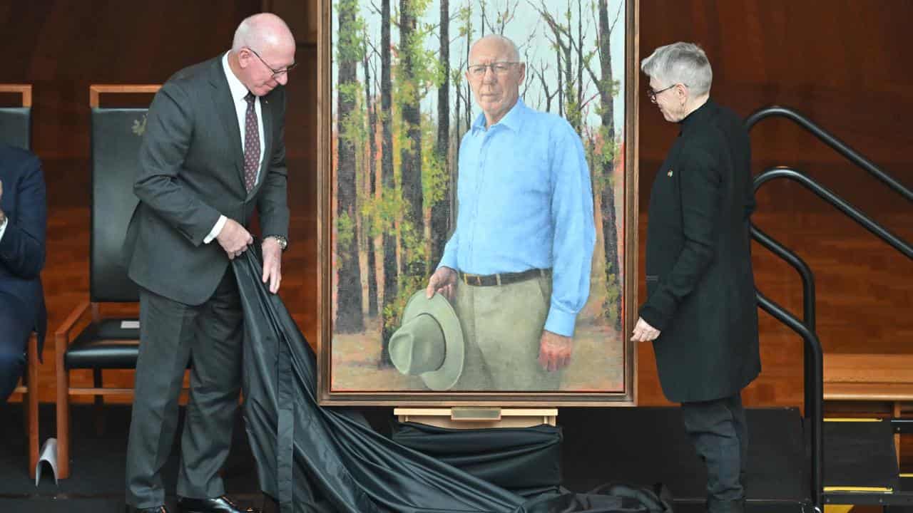 The governor-general and an artist with a painting.