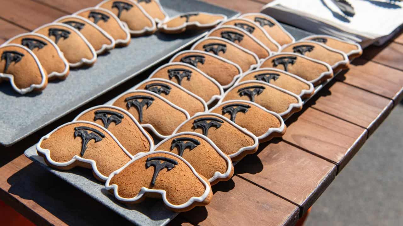 Giner biscuits in the shape of cars