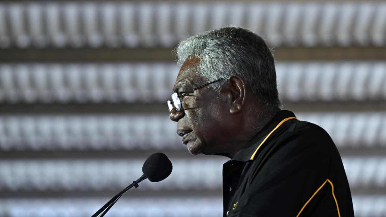 Gumatj leader Djawa Yunupingu speaking at Garma