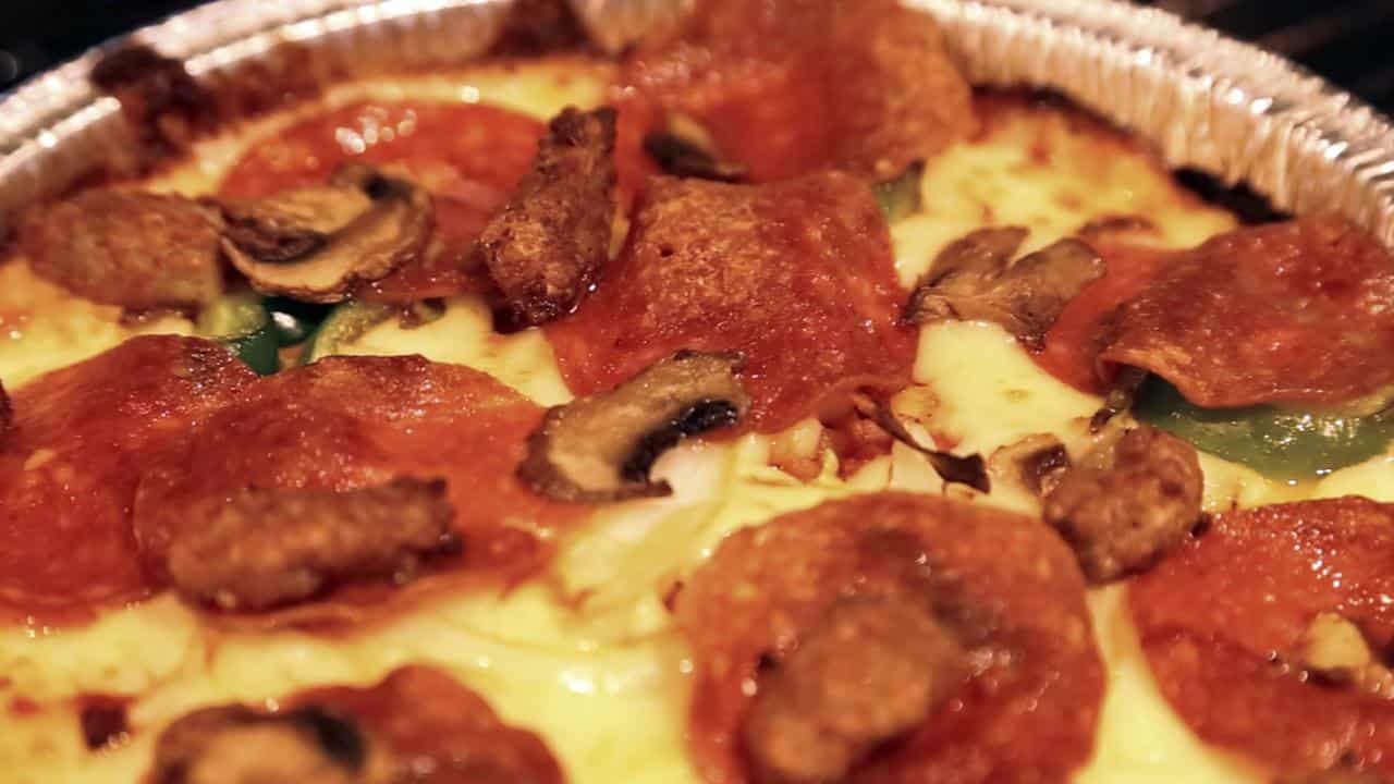 A rice-based pizza dish.