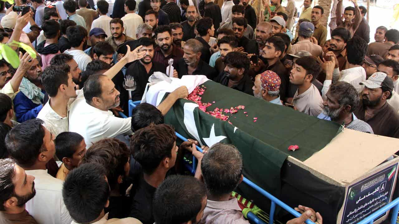 Relatives mourn Pakistani pilgrims