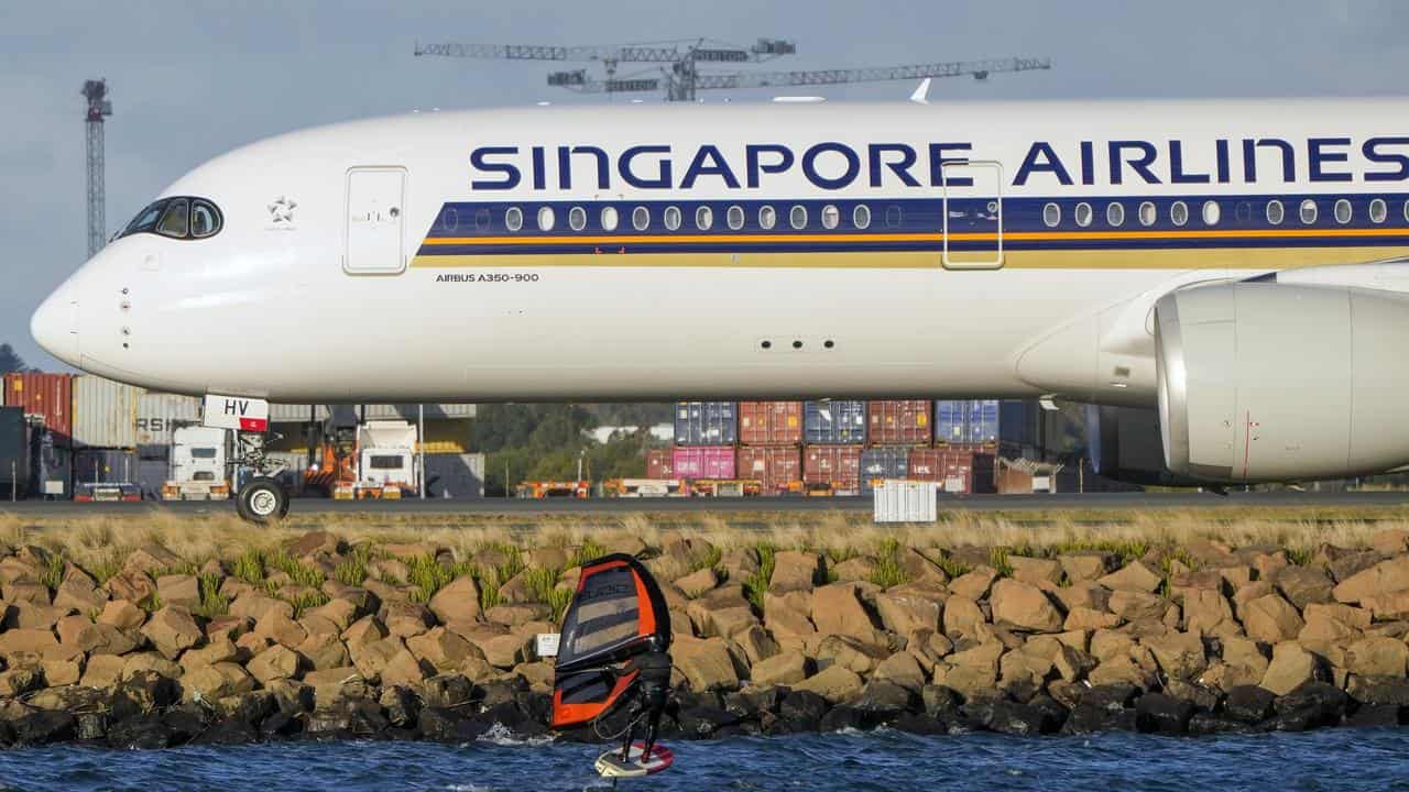 A Singapore Airlines plane landing in Sydney