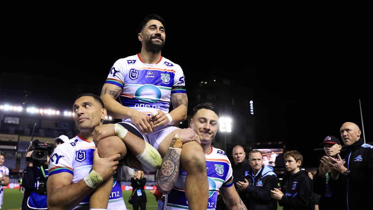 Shaun Johnson of the Warriors is chaired off.