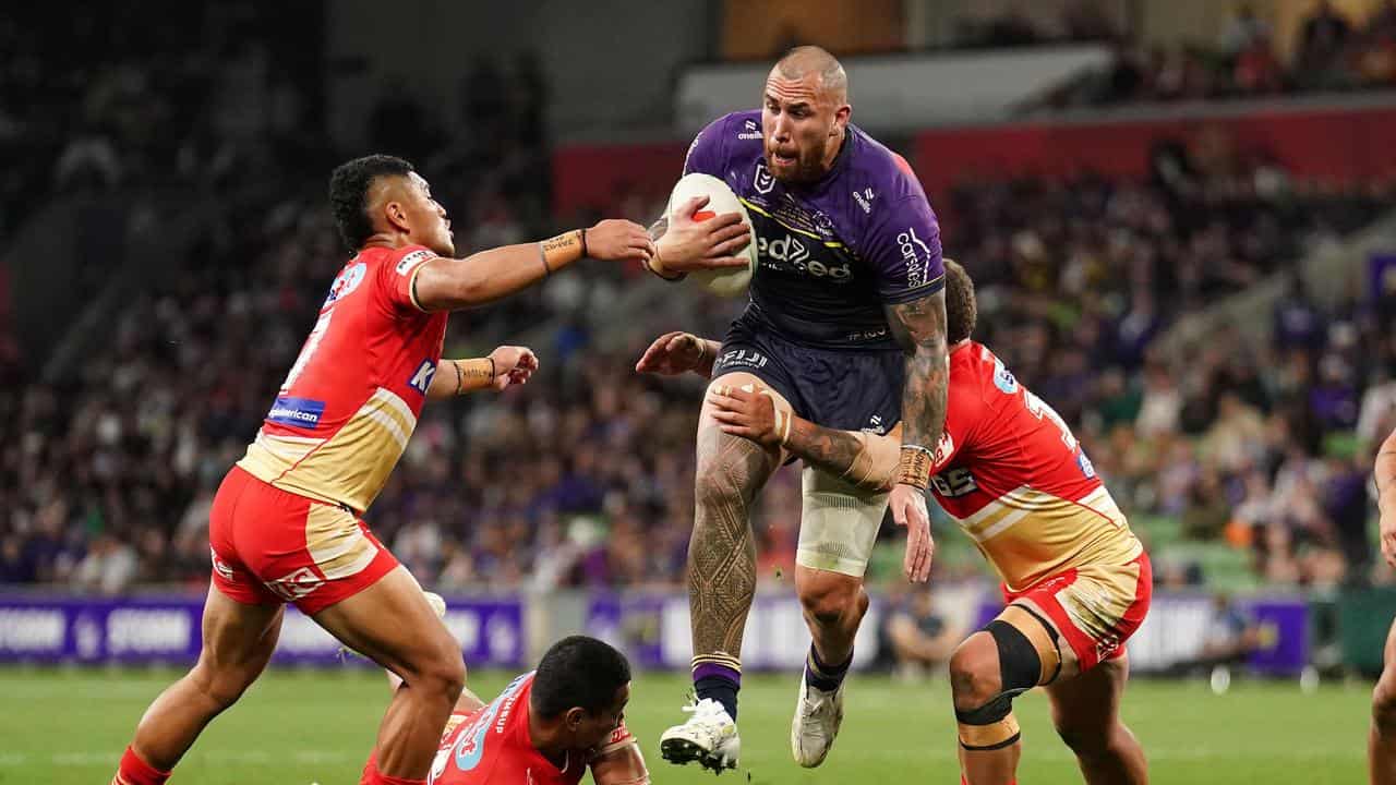 Melbourne's Nelson Asofa-Solomona (centre)