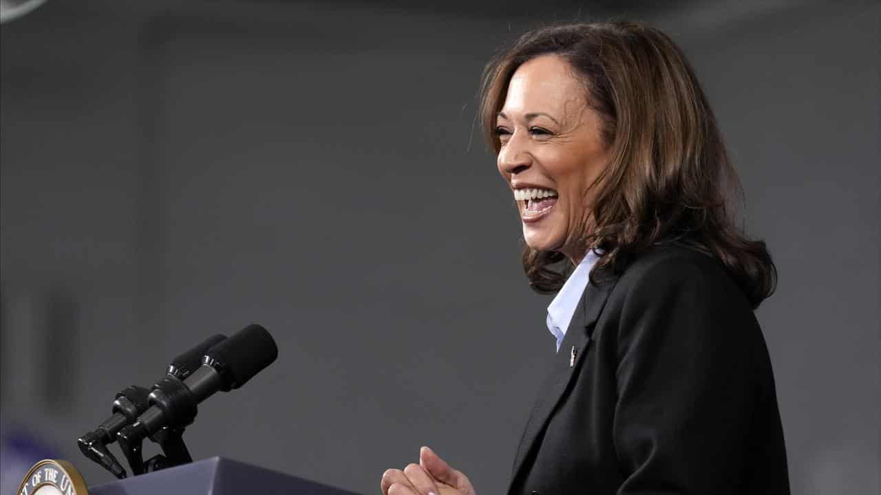  Kamala Harris speaks at a campaign event in Detroit