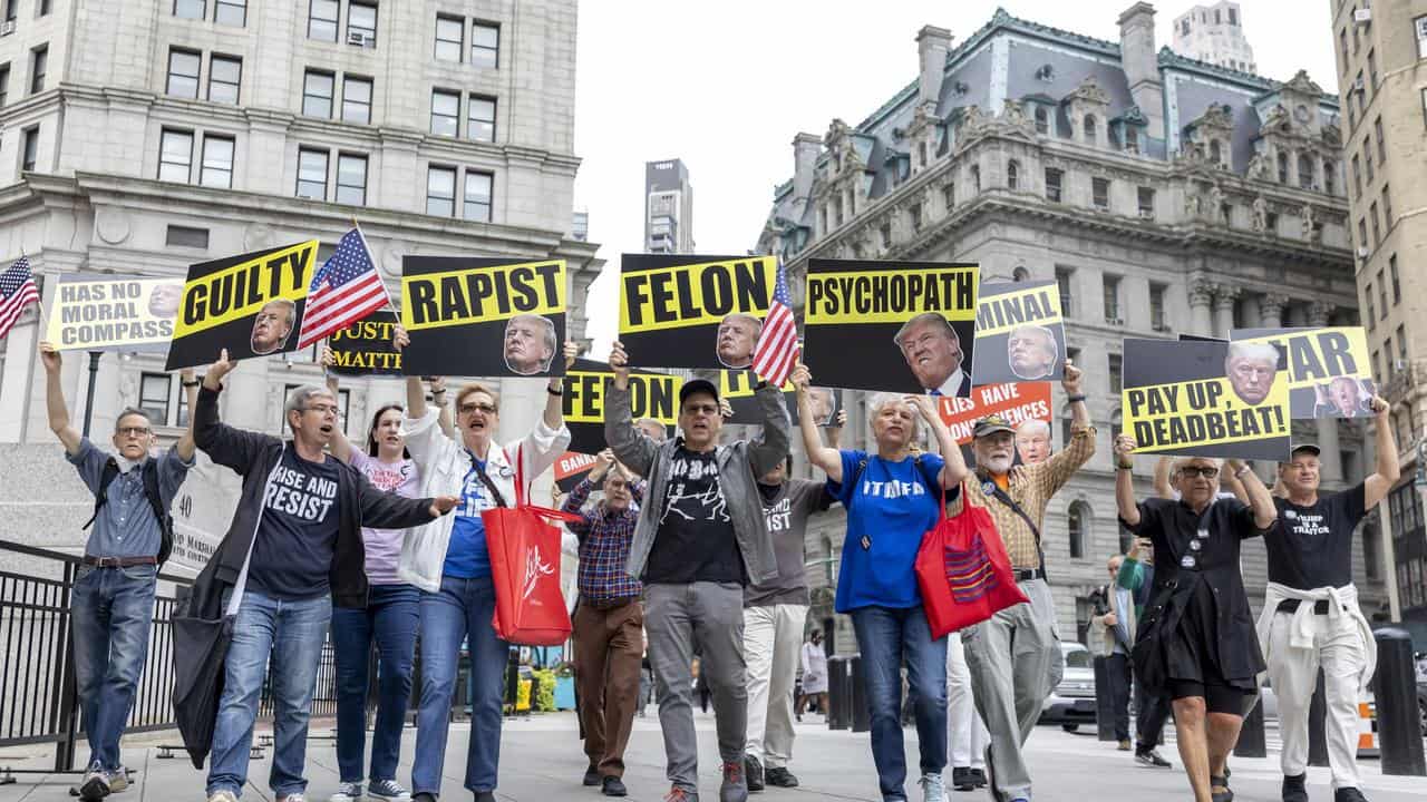 Trump protest outside court house