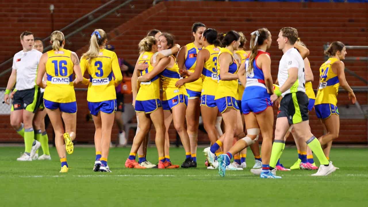 The Eagles players celebrate beating the Bulldogs.