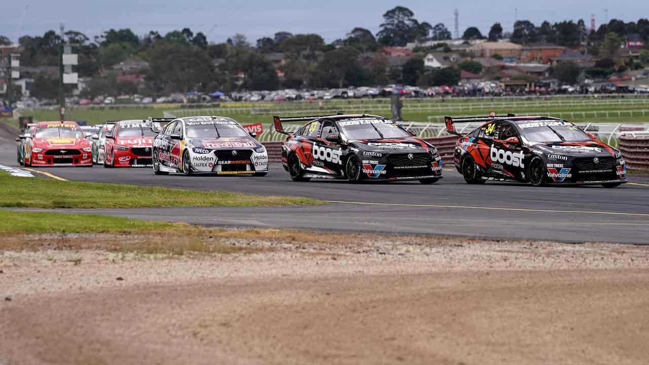 Motor racing action at Sandown.