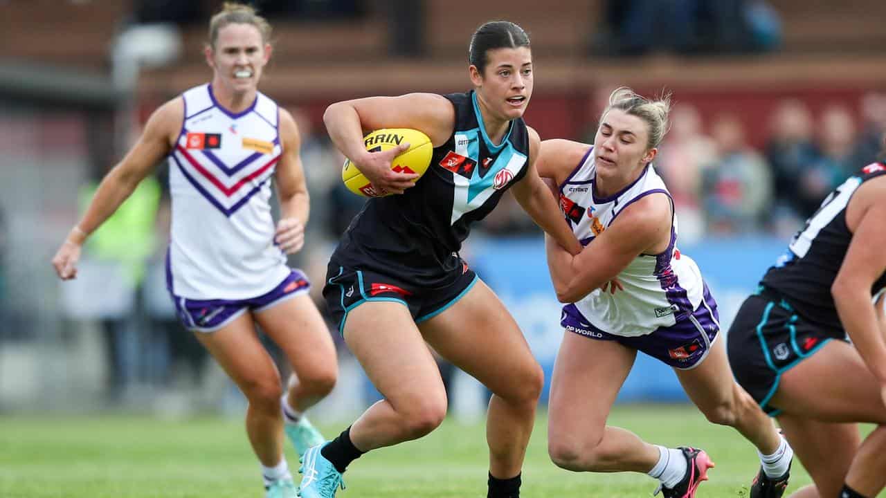 Port Adelaide's Julia Teakle (centre).