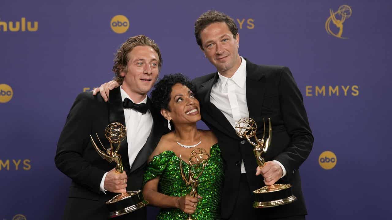 Jeremy Allen White,Liza Colon-Zayas,Ebon Moss-Bachrach