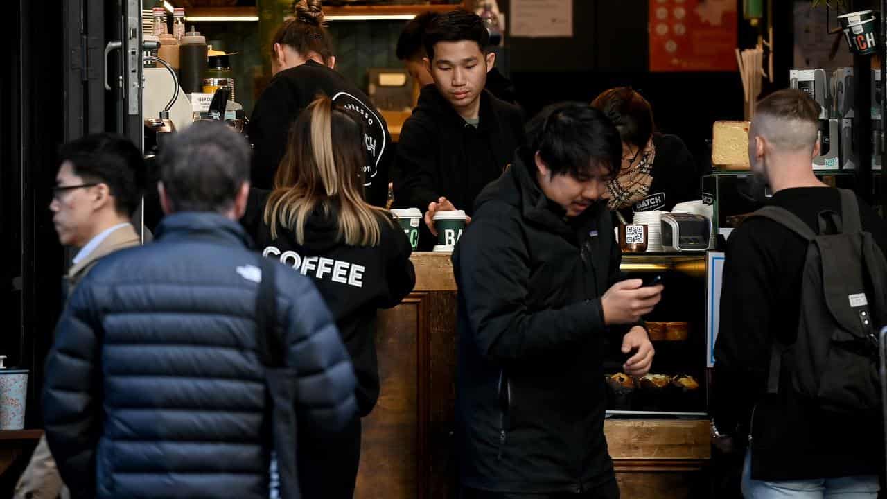 People at a cafe