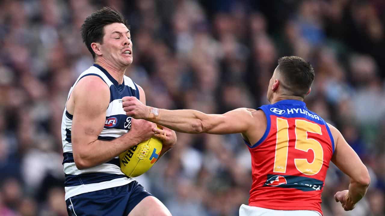 Oliver Henry of Geelong (left).