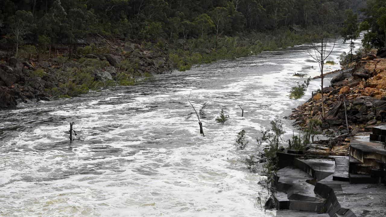 WARRAGAMBA DAM SPILL