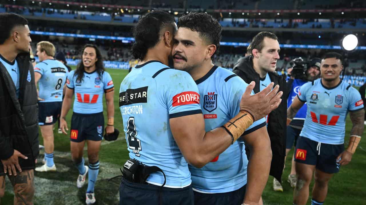 Latrell Mitchell (centre).