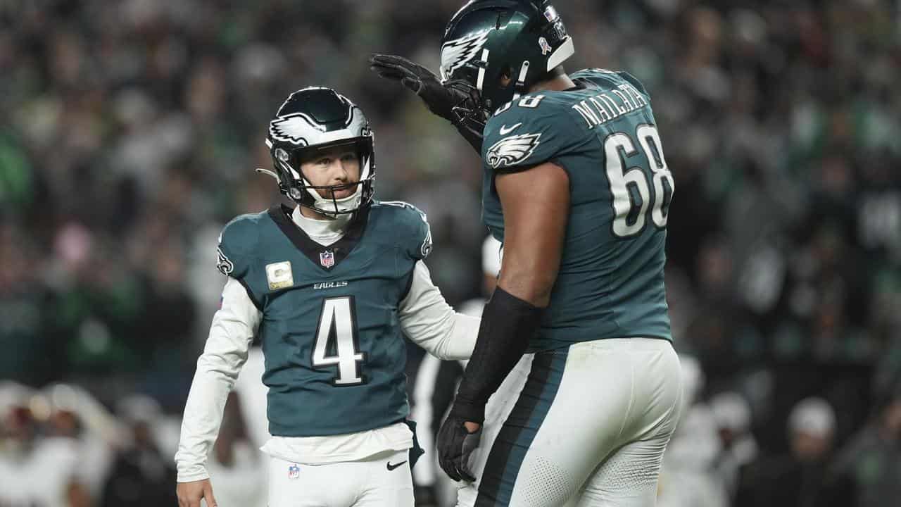 Jake Elliott and Jordan Mailata.