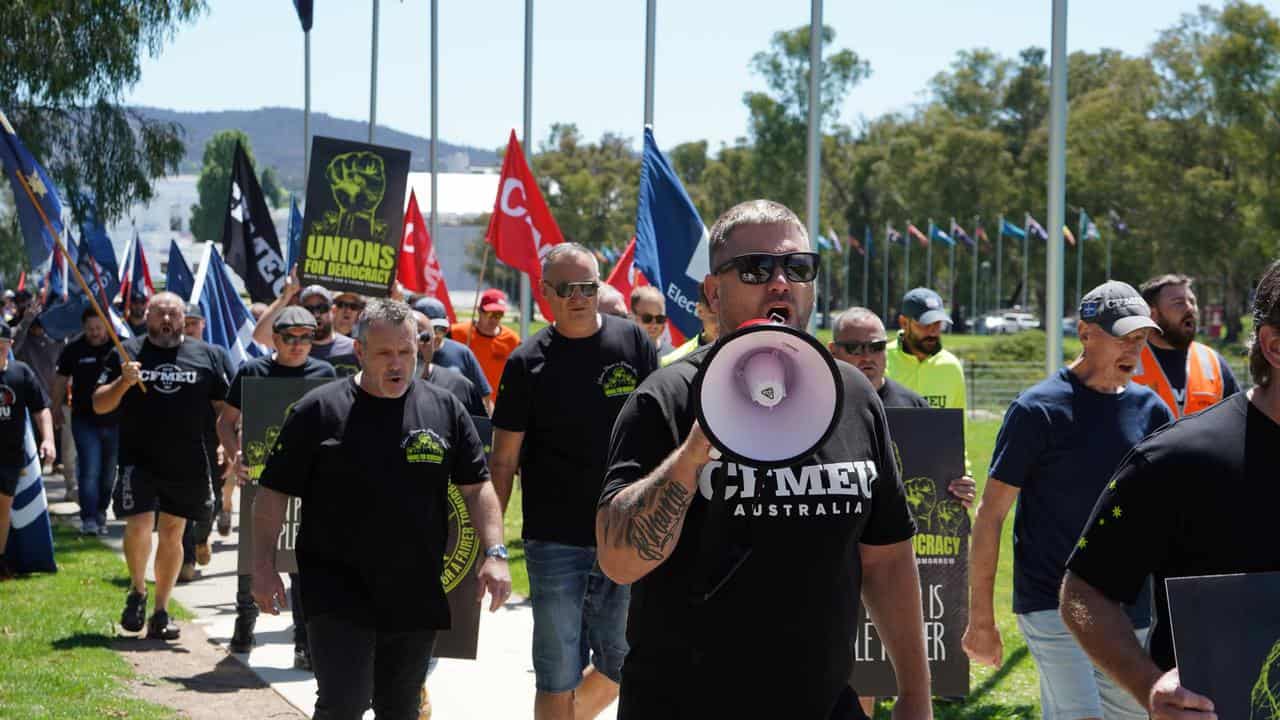 Union protesters 