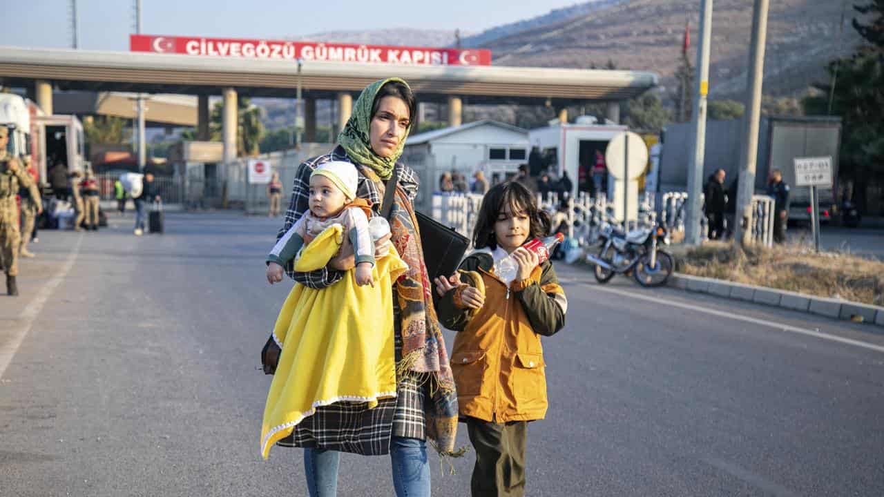 Syrian family arrives in Syria from Turkey