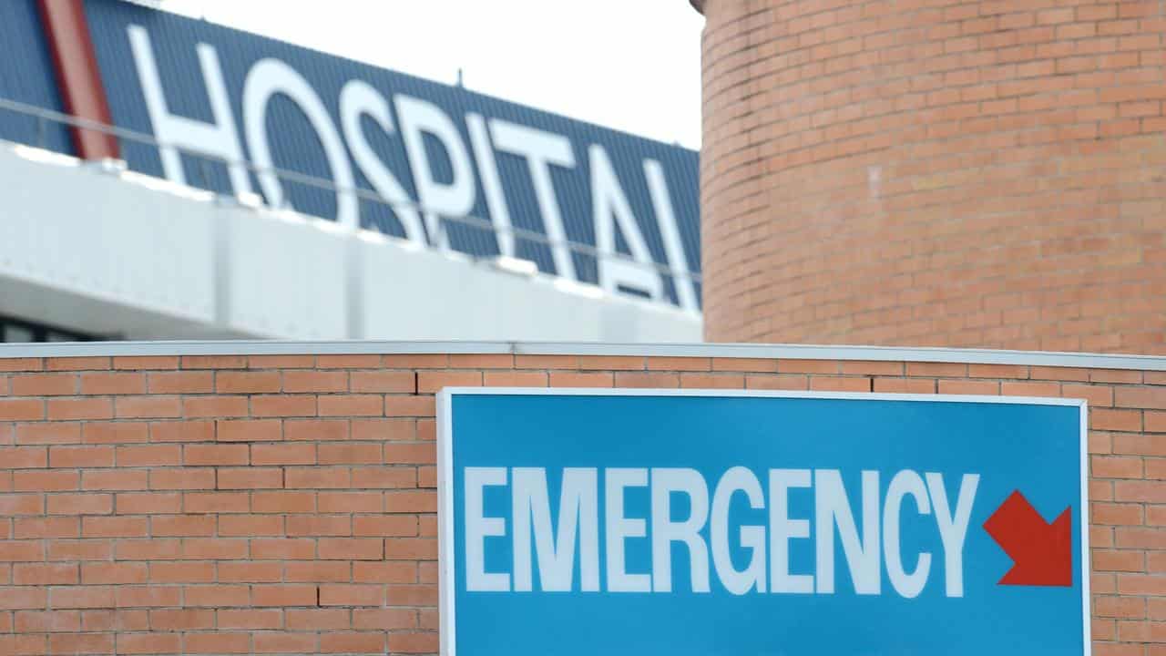 An emergency department sign at the entrance to a hospital