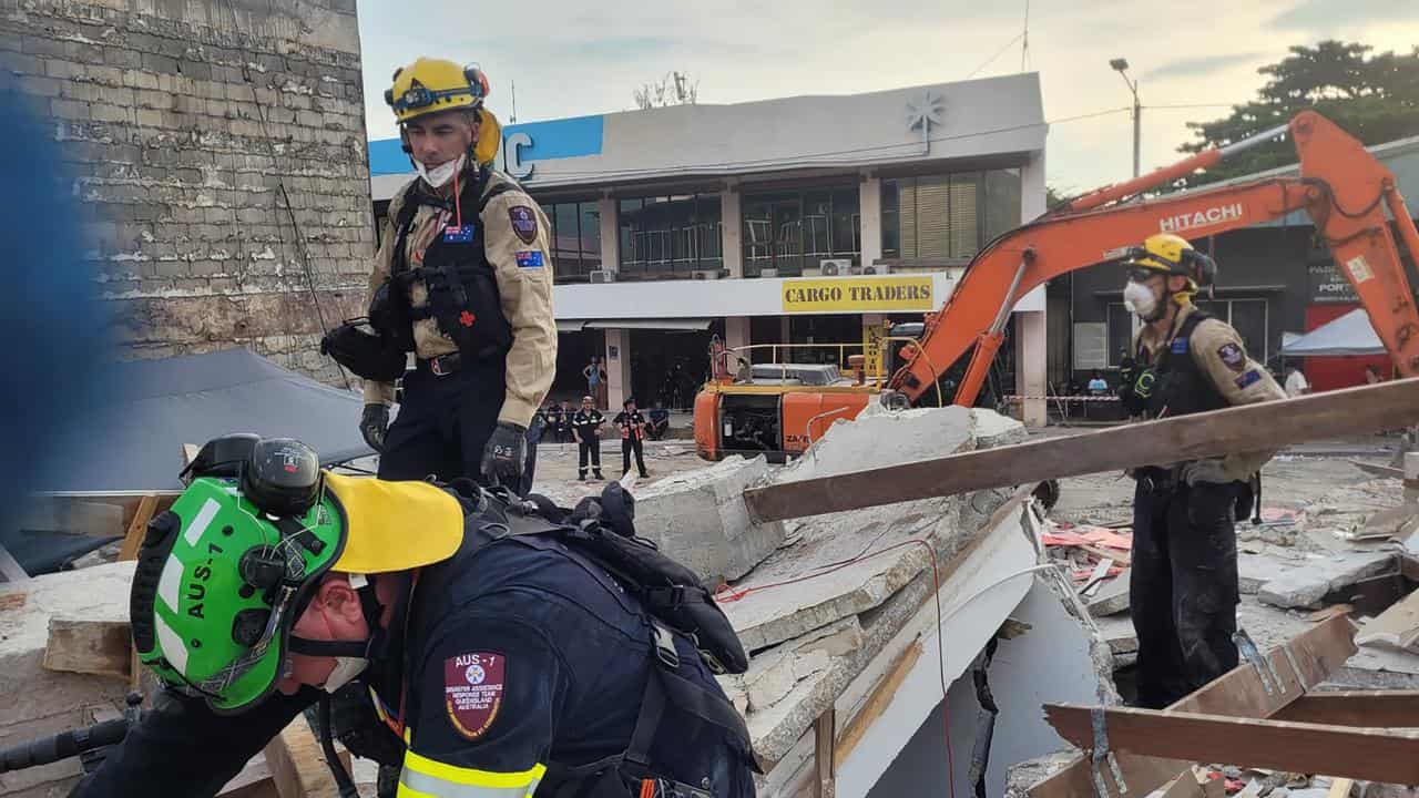 Australian disaster response teams in Vanuatu.