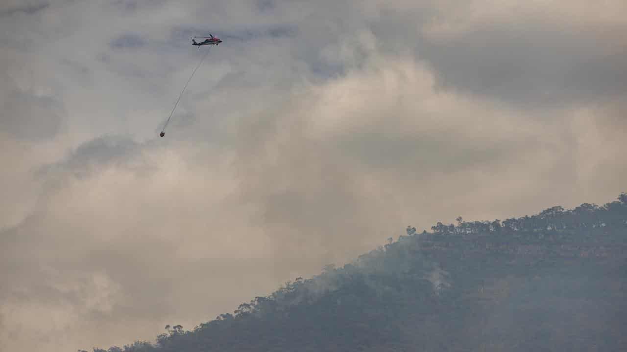 Fire crews battle bushfires in the Grampians region of Victoria