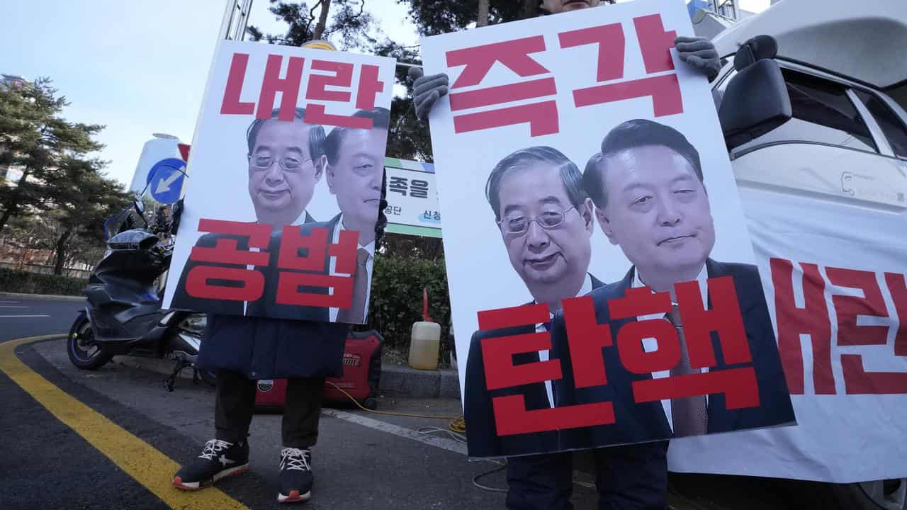 Banners showing Yoon Suk Yeol, and acting President Han Duck-soo