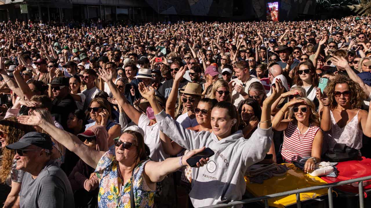 Fans at free Robbie Williams concert