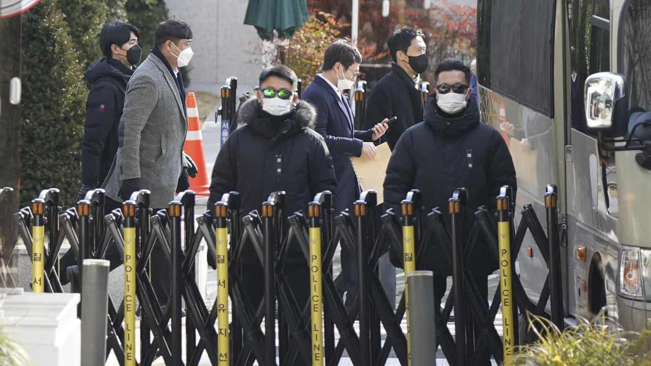 Investigators leave the official compound of President Yoon Suk-yeol