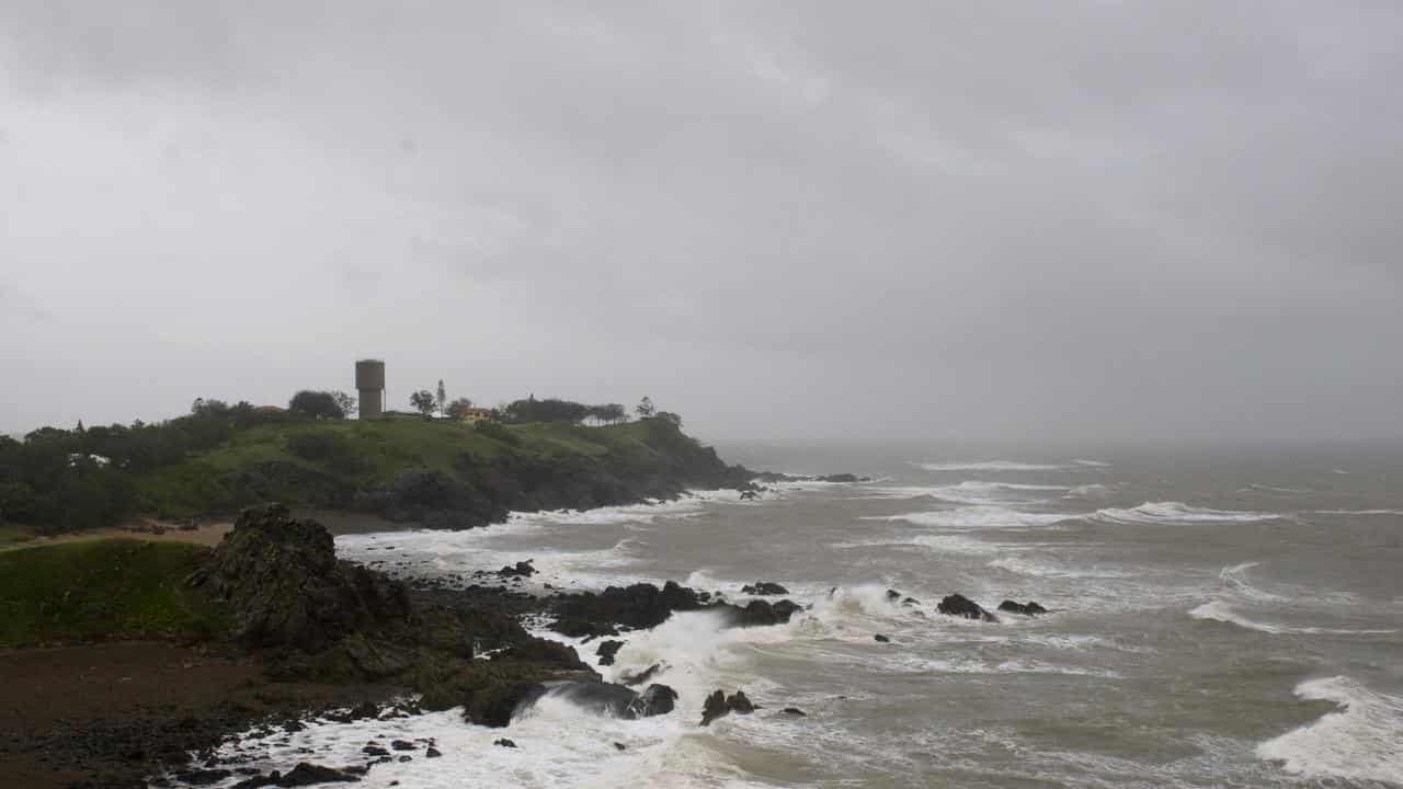 Storm buffets Mackay (file)