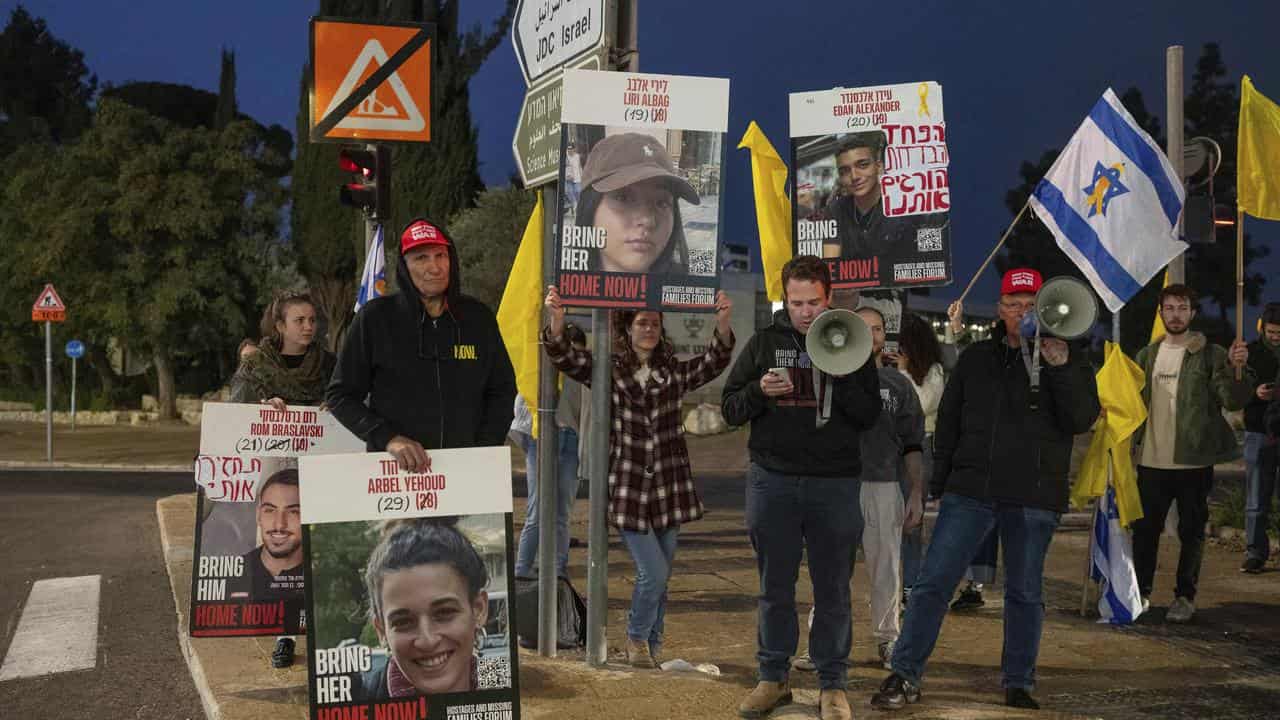 Israeli demonstrators outside the prime minister's office