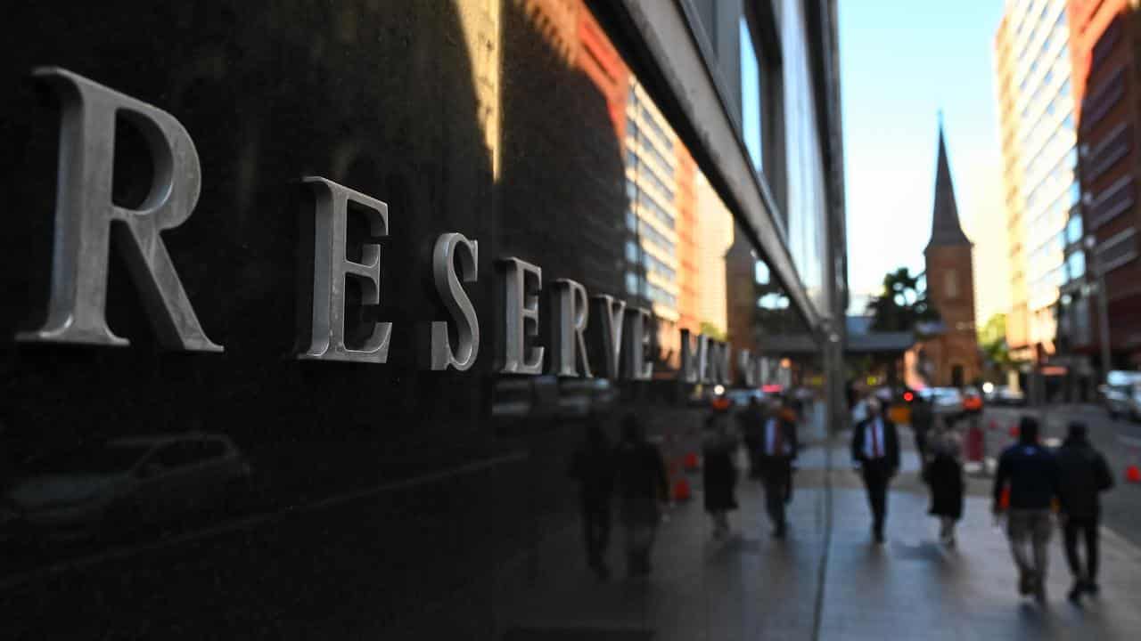 People walk past the Reserve Bank of Australia (file)