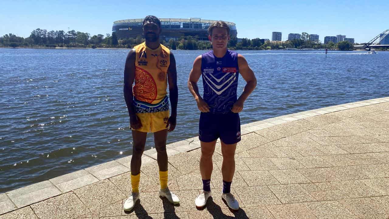 Liam Ryan (left) and Fremantle midfielder Caleb Serong