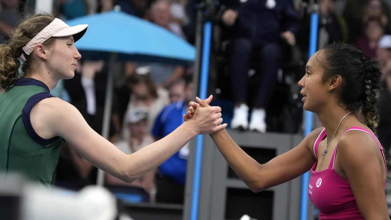 Cristina Bucsa (left) congratuates Leylah Fernandez.