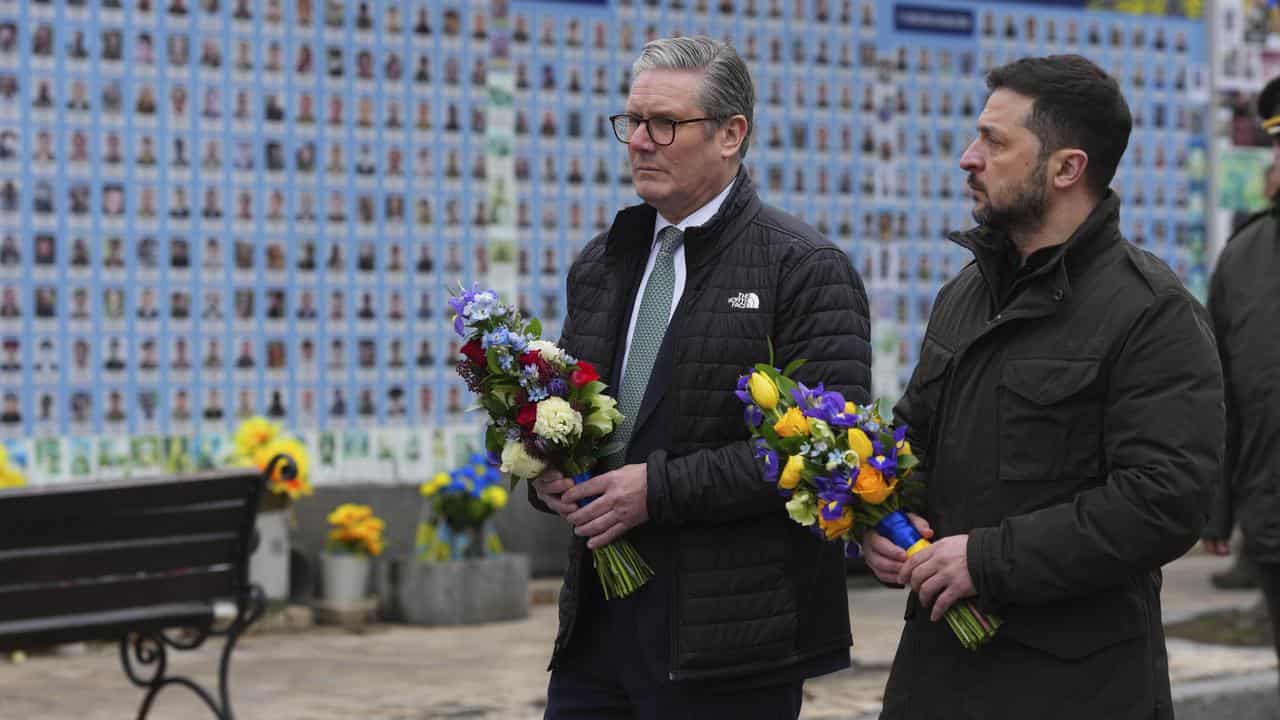 Keir Starmer and Volodymyr Zelenskiy lay wreaths in Kyiv