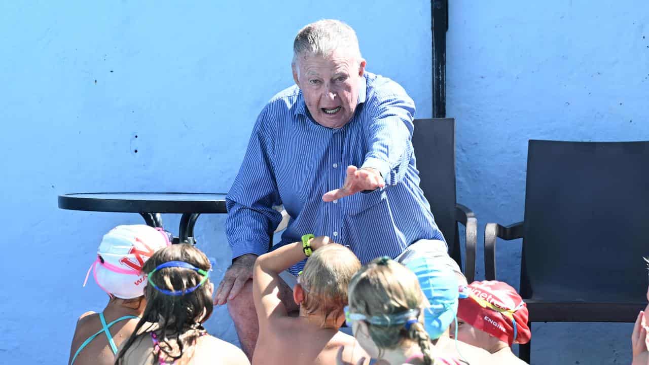 Laurie Lawrence speaking with young swimmers