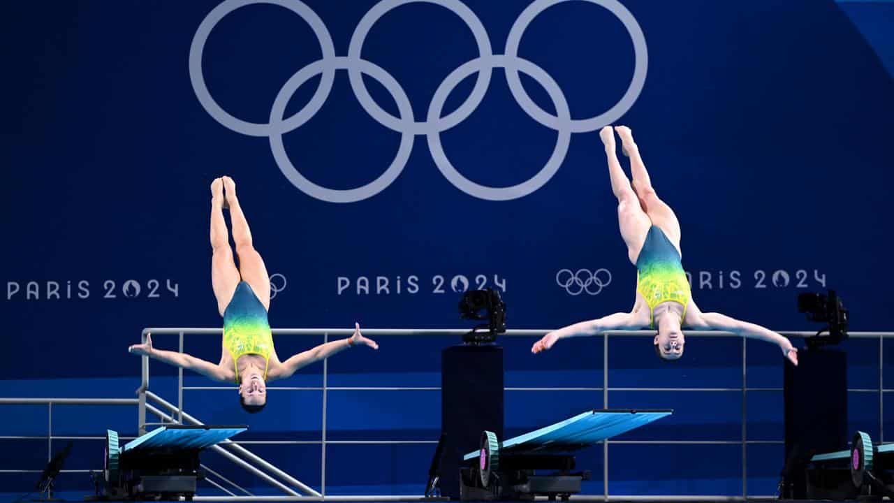 Australian divers Anabelle Smith and Maddison Keeney compete in Paris