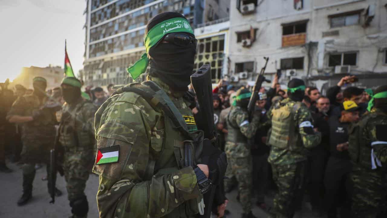 Hamas fighters control crowds as aid arrives in Gaza