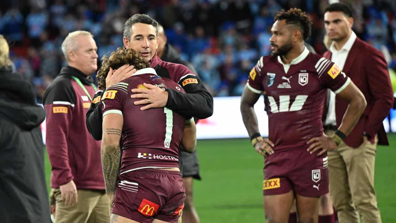 Maroons coach Billy Slater (centre).