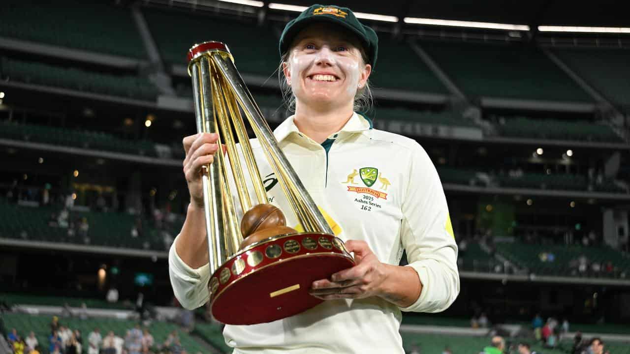 Captain Alyssa Healy.