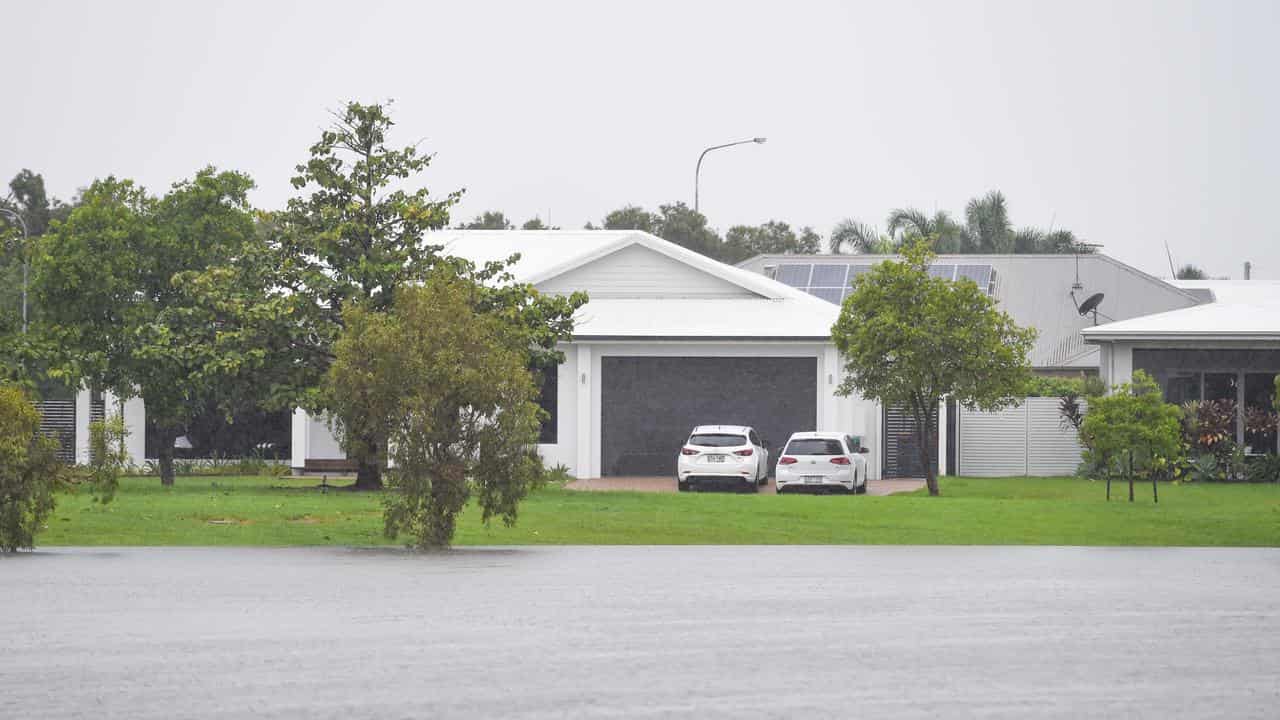 Water levels rising at the lakes in suburb of Idalia