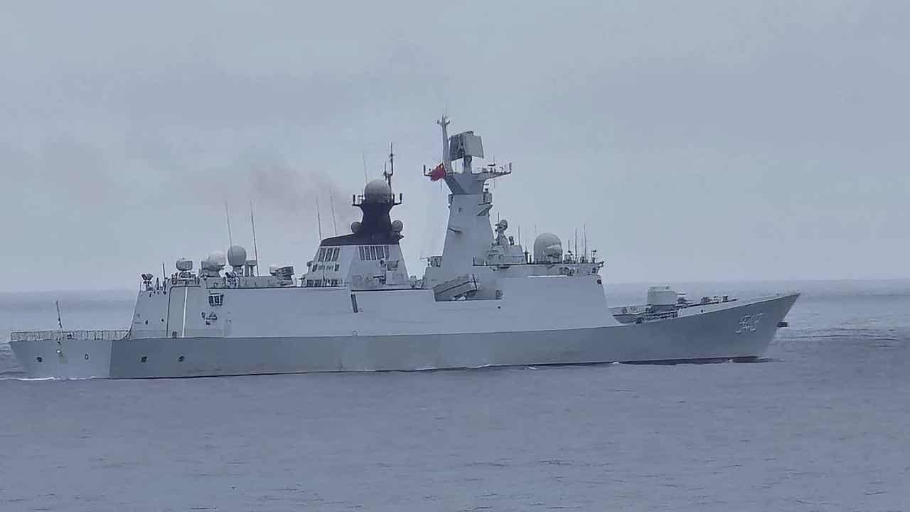 A Chinese missile frigate